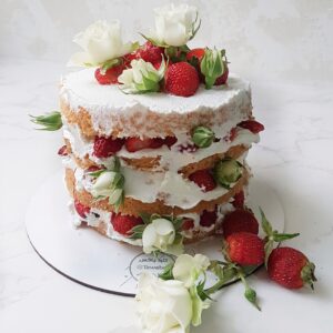 کیک توت فرنگی